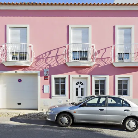 Pink House in Faro with 3 Bedrooms and 3 Bathrooms
