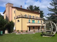 Villa Adige Luxury - M&M Holiday House Отели в г. 