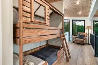 Book Now for Summer! Minutes to Dollywood and Pkwy. Newly Built with Great Views