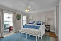 Hot Tub 4 Bedroom Beach Escape 3 Min Walk to Ocean