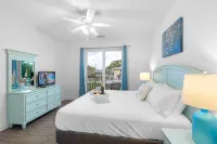 Sombrero Siesta: Heated Pool & Stunning Canal Views