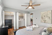 Charming getaway with panoramic lake views. 5 minutes from downtown Lake Geneva.