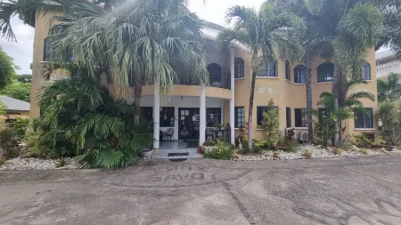 Little Savoy Guest House Отели в г. Дамбартон