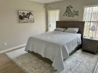 Newly remodeled 3 BR house, 5 min from WEC and by golf course. Dogs allowed