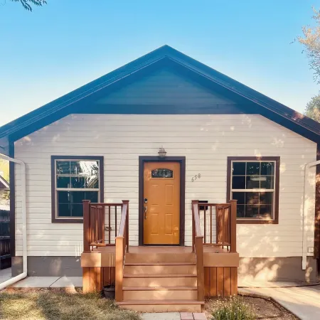 Cozy 3-bedroom house in charming Casper with AC, WiFi. Centrally located!