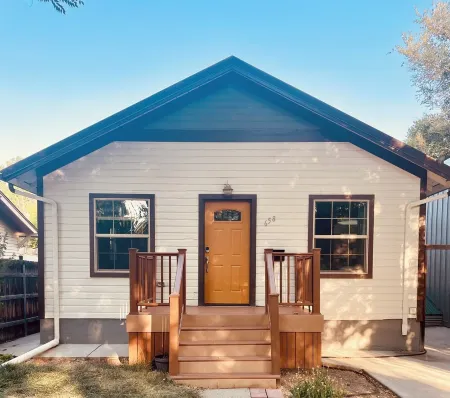 Cozy 3-bedroom house in charming Casper with AC, WiFi. Centrally located!