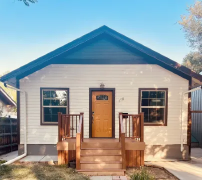 Cozy 3-bedroom house in charming Casper with AC, WiFi. Centrally located!