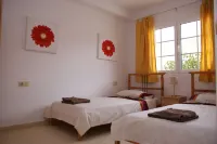 3 Bed, 2 bath house - great location & views - Hot Tub, BBQ, FIBRE Wifi, SKY Hotel a Caleta De Fuste