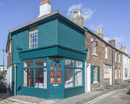 Delightful 1 Bedroom Seaside Cottage Отели рядом с достопримечательностью «Sea Lark Studio»