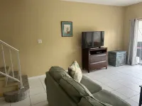 Charming 3-bedroom condo with AC and WiFi in wonderful West Bay