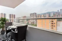 Dual Apts: 6BR by Medellín, Park, Dining, Nightlife, Fast WiFi & Self Checkin
