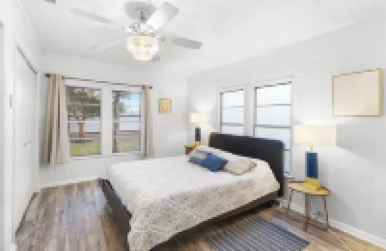 15 min> Lake of the Pines, 25 min> Lake Caddo. Bring the boat and whole family!