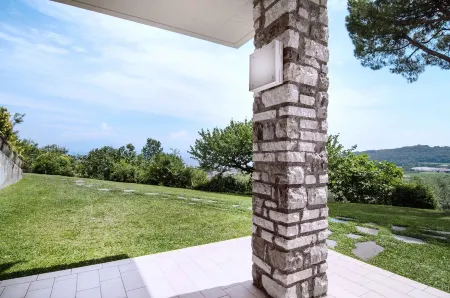 Stunning view of the lake Отели в г. Padenghe sul Garda