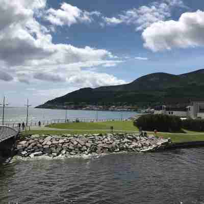 Newcastle Seafront apartment with WiFi & Parking Others