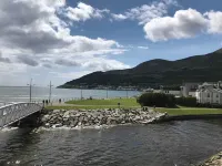 Newcastle Seafront apartment with WiFi & Parking