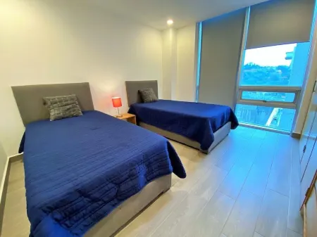 Freshly renovated apartment, walk distance from supermarkets and restaurants