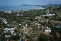 Villa w POOL 2BR/2.5BA Walk To Beach, Shops, Restaurants and MORE