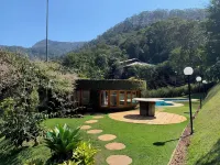 Casa Completa com Piscina em Condomínio Fechado, Área de Lazer e Muita Natureza