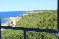 On the beach, with pool ! Super sea view, fiber optic internet, air conditioning Hotel di Sant Llorenc des Cardassar