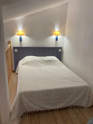 Duplex à 350 Mètres de la Plage Avec Piscine 聖休伯特露營地附近的飯店