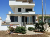 Beachfront holiday home 30 meters from the water Hoteles en Ugento