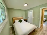UC WalkingDistance 3BR/2.5BA Up+3BR/2BA Legal Down โรงแรมใกล้SB Crowfoot CTrain Station