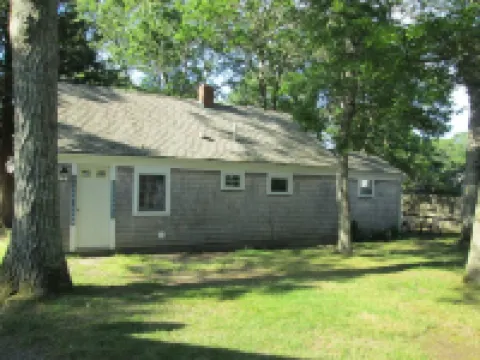 78 Seaview Ave, rear unit. Big Private Yard, 10 Minute Walk to Beaches!