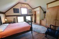 Barn Apt on Tranquil Historic Farm--Amazing Views