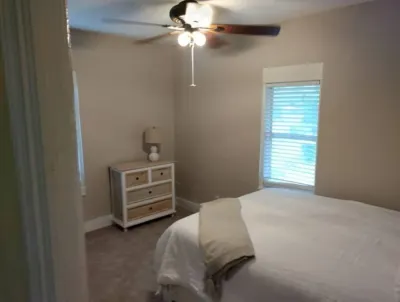 2BR! Cozy -Quaint - Centrally Located! Отели рядом с достопримечательностью «Historic Kenwood»