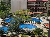 Beautiful Beach Front Condo Sleeps 5, Rare Opportunity for Christmas