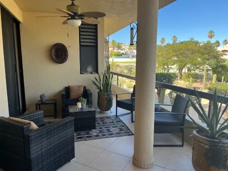 2 Bed/2 Bath Condo in the heart of San Jose del Cabo, 5 minutes from the beach! Отели рядом с достопримечательностью «Puerto Los Cabos»