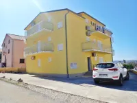 Apartment Ella-with beautiful sea view Hotels near Seline AUTOCAMP Pisak