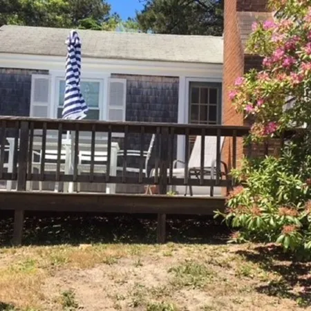 Old Cape Cod Charm in Chatham MA, 1/4 mile Walking Distance to Hardings Beach