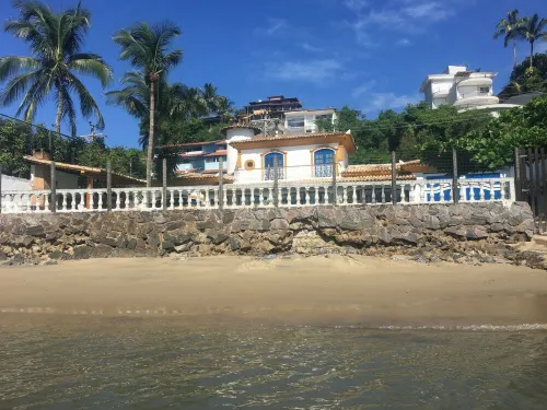 SPECTACULAR HOUSE ON THE SEASIDE