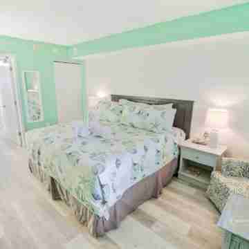 EXTENED DELUXE BALCONY OCEANFRONT GRANDE SHORES Rooms