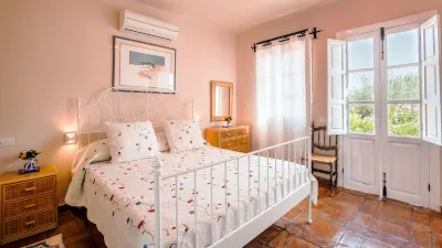 Luxury Villa with Mountain Views.  Private Pool and Stunning Large Garden Hotels in der Nähe von Mirador Barranco del Rio Higueron