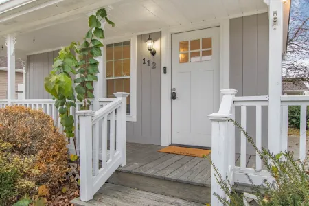 Cozy Private Studio - Close To It All!