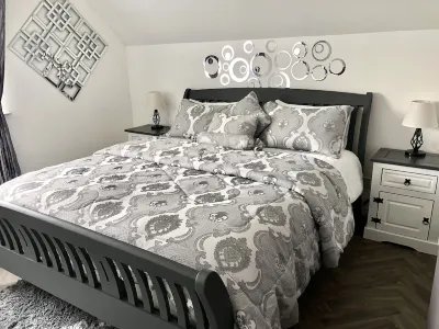 Cleomack HouseHome from Home @Mourne Mountains Hotels near Cove Mountain