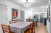 Big Modern Downtown BFLO House