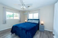 Private Resort style villa at San Diego-heated salt pool-Hot Tub-86" TV - Homestays