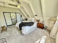 Stylish cottage close 2 Airport