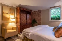 Luxury 3-bedroom House at UVA - Outdoor Fireplace 앨버말 카운티 호텔