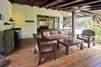 Villa Colibrí, 3 BR, walk to beach, private pool