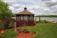 Lakefront Retreat on Long Lake – Perfect for Wildlife, Weddings & Getaways