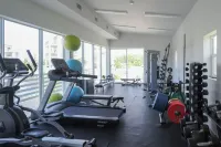 Modern 2 bed in West Bay with pool and gym