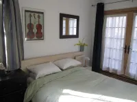 Luxury 1835 Cottage in NOTL. Private parking. Right in centre near Shaw Theatre.