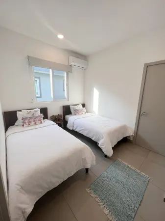 Luxurious Villa steps to kid friendly beach, high speed internet Отели в г. Тамбор