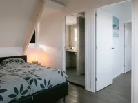 Zeeuws Huisje is centrally located within cycling distance of the beach Hotels in Serooskerke
