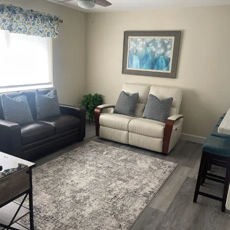 Modern Haven in Klamath Falls - A Stylish Home Away from Home