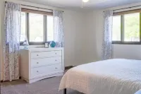 Harding Lakeside Getaway| 8 bedroom sleeps 16! Hotels in Muskegon